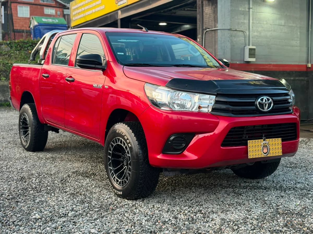 TOYOTA HILUX D CAB DX 4X4 2.4 DCAB MT 4X4 2.4 2023 - Imagen 1