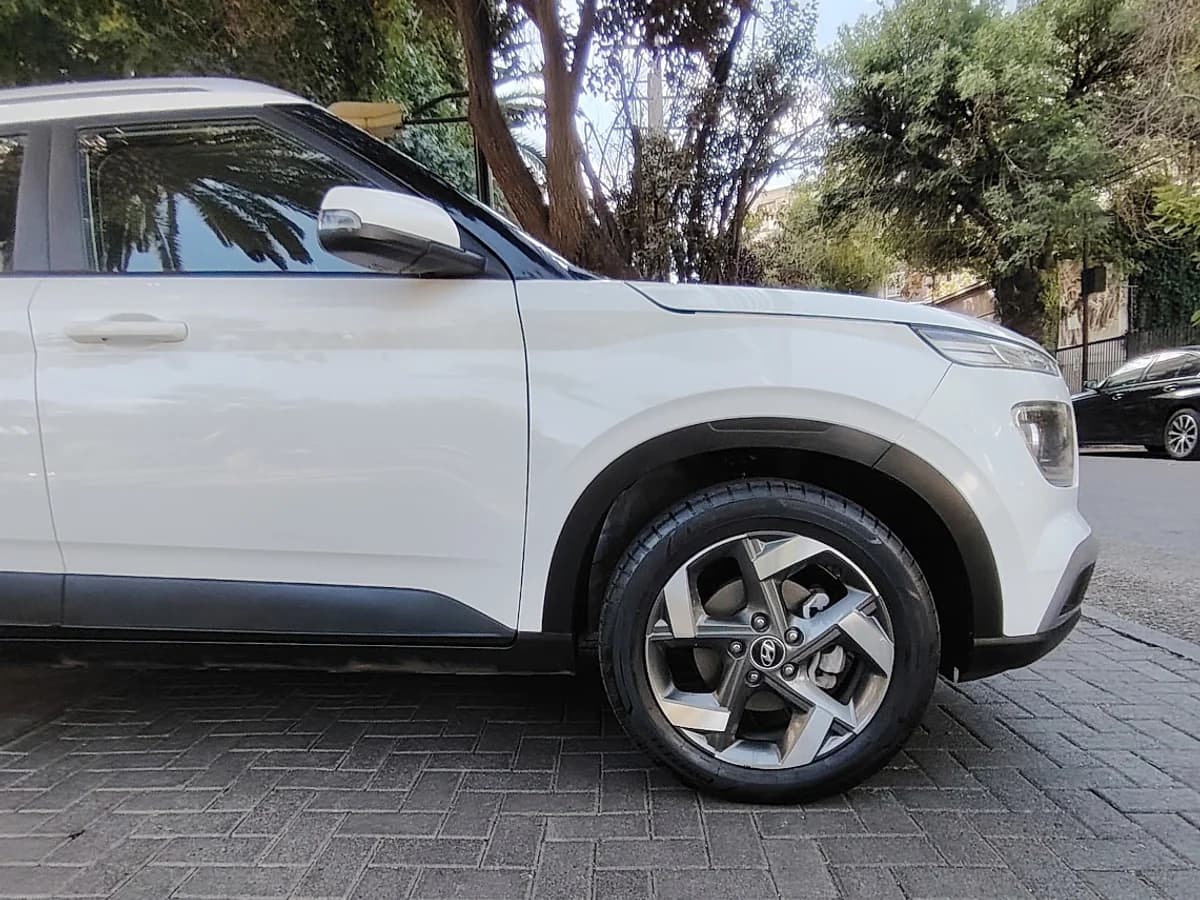 HYUNDAI Venue 1.6 QX PLUS 4X2 MT 5P 2024 - Imagen 14