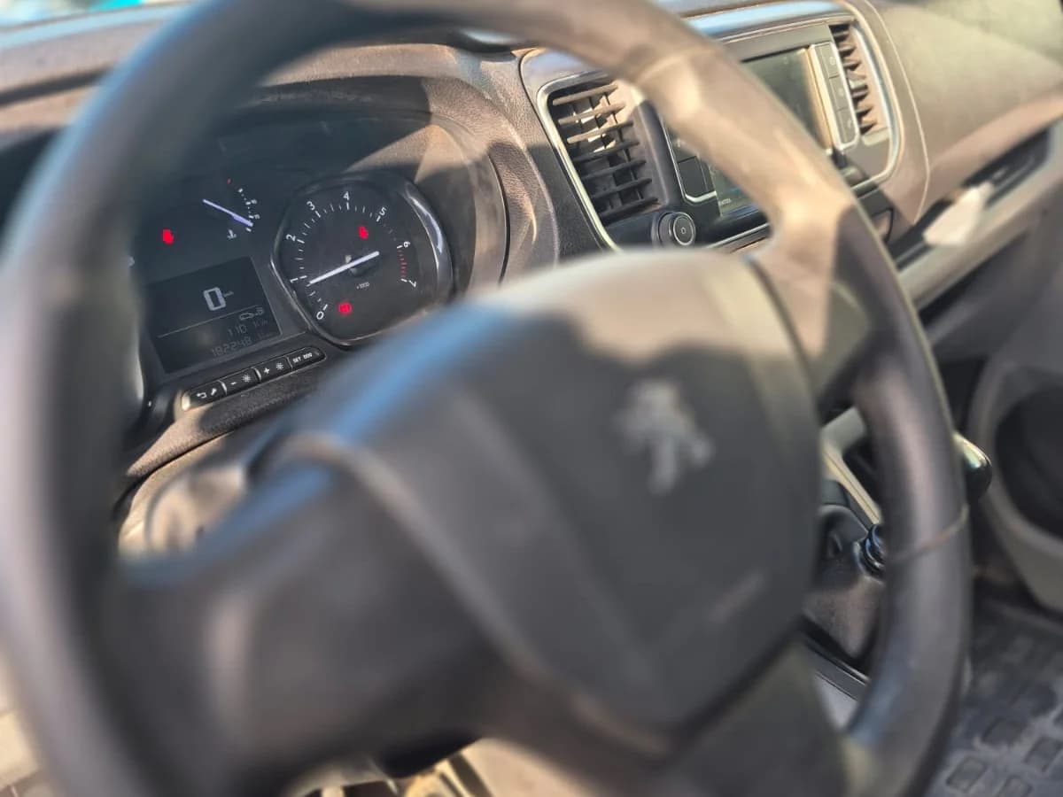 PEUGEOT EXPERT HDI 2.0 2.0 PREMIUM DIESEL 4X2 FURGON 150HP MT 5P 2021 - Imagen 17
