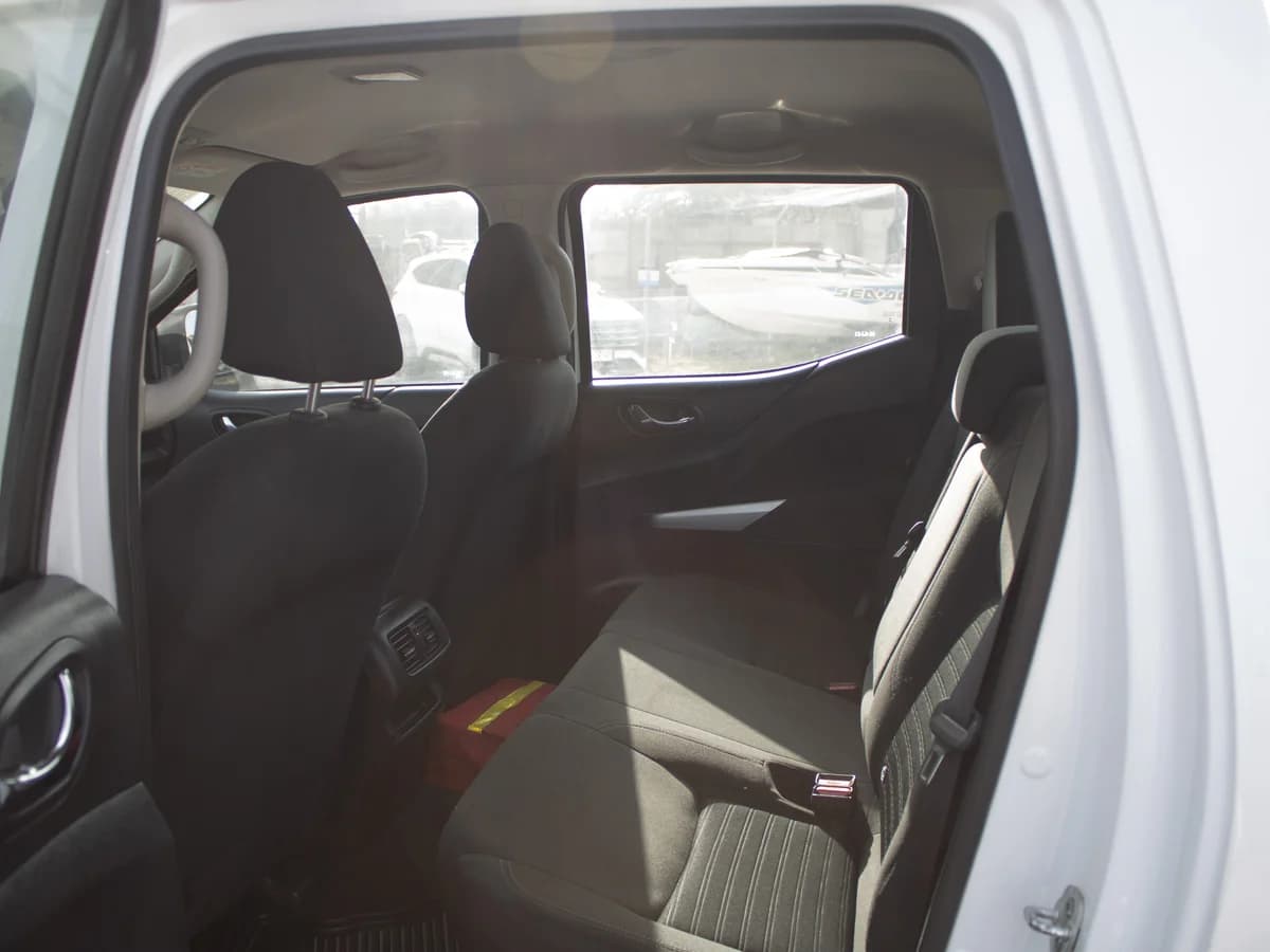 NISSAN navara D CAB 2.3 2023 - Imagen 9