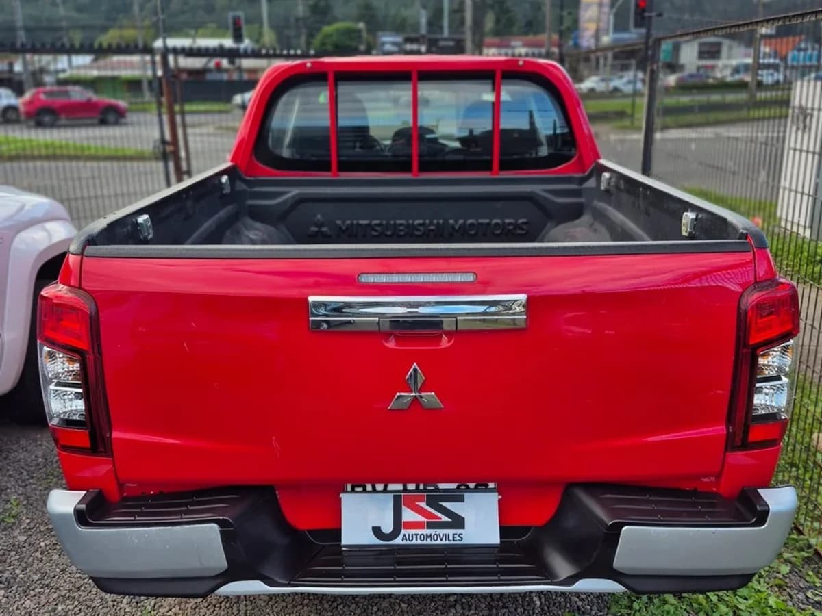 MITSUBISHI L200 KATANA CR 2.4 2.4 2022 - Imagen 6