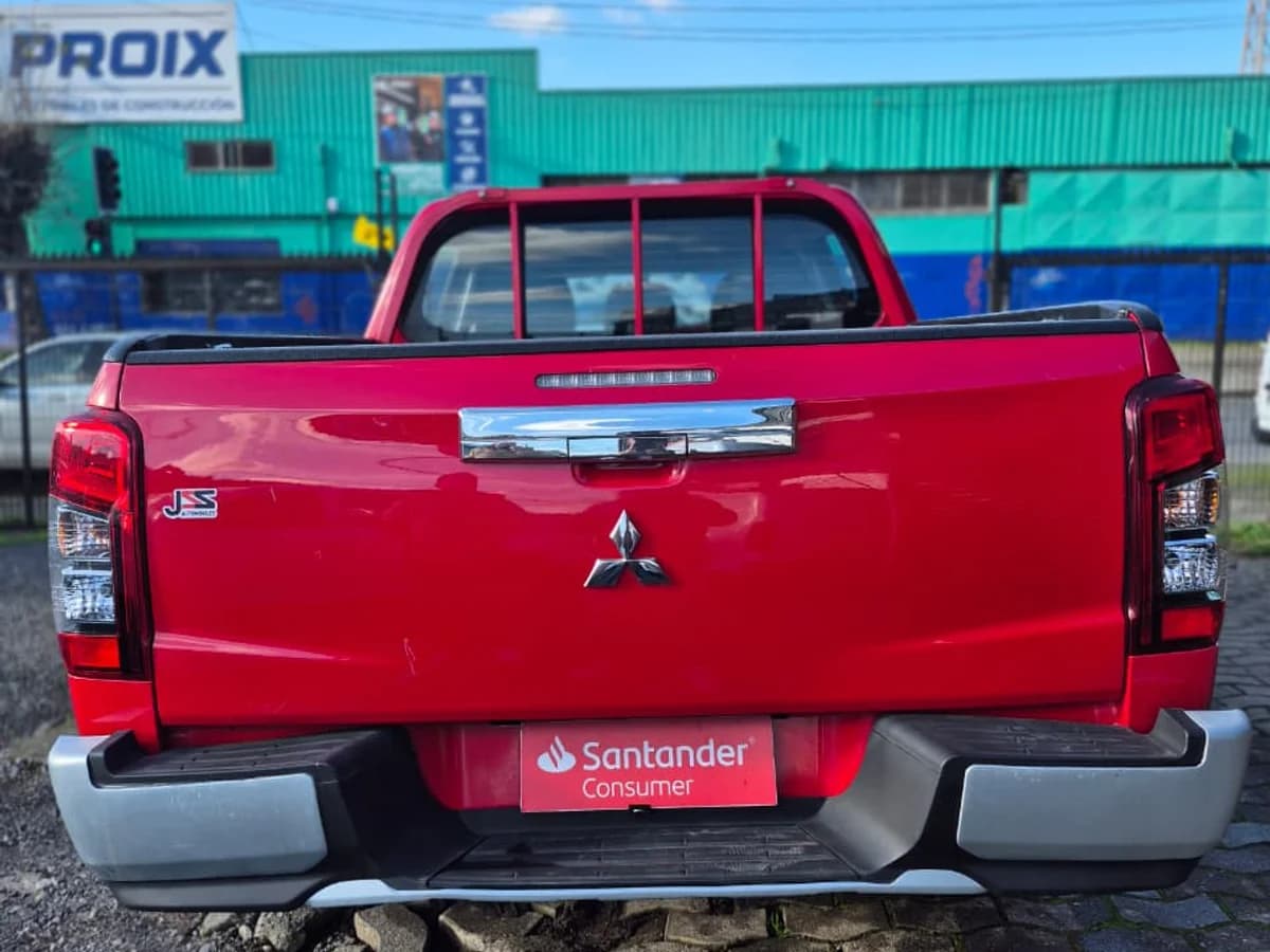 MITSUBISHI L200 KATANA CR 2.4 2.4 2022 - Imagen 10