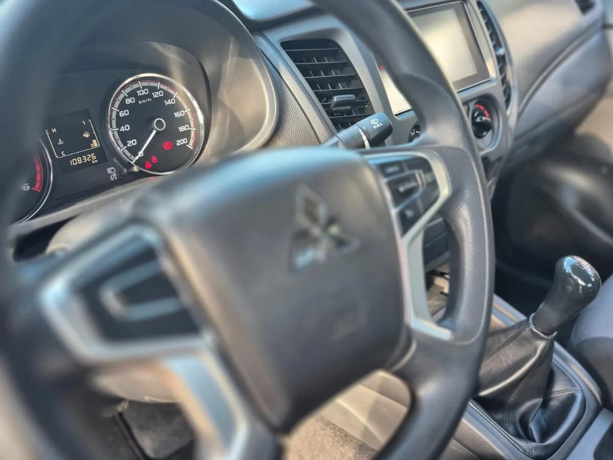 MITSUBISHI L200 KATANA CR 2.4 2.4 2022 - Imagen 14