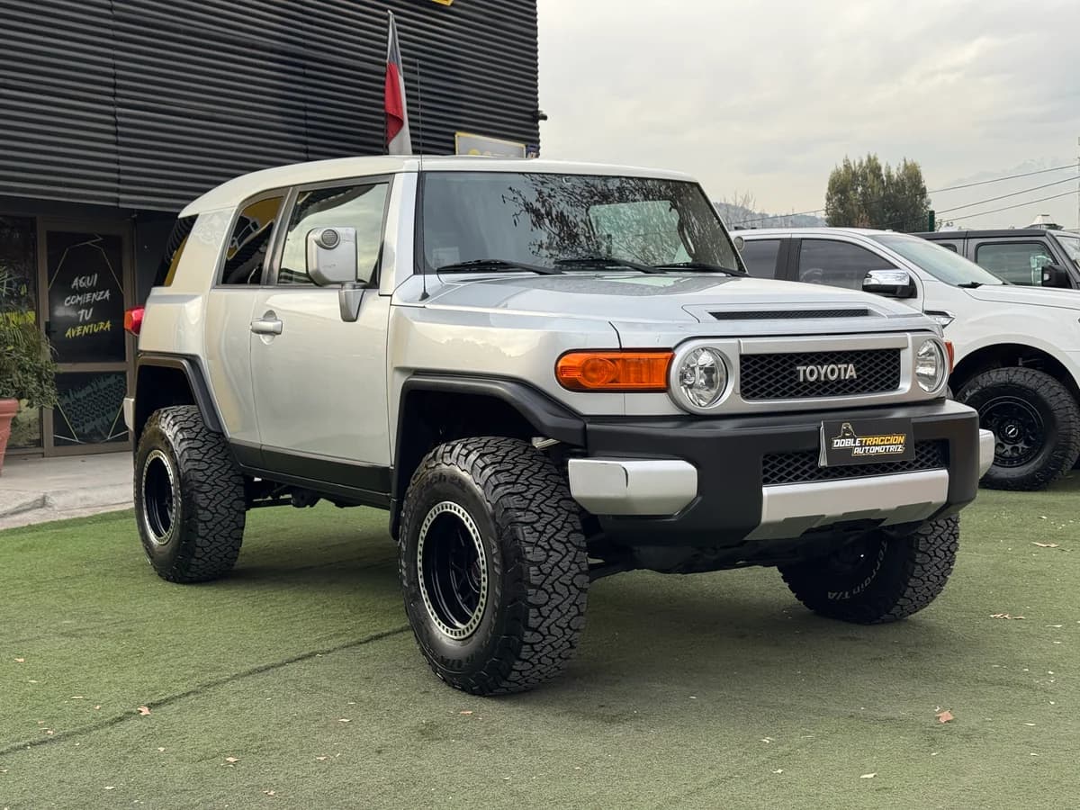 TOYOTA FJ CRUISER LIMITED 4X4 4.0 AUT 4.0 V6 2008 - Imagen 1