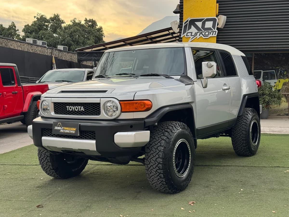 TOYOTA FJ CRUISER LIMITED 4X4 4.0 AUT 4.0 V6 2008 - Imagen 3