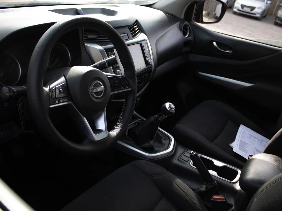 NISSAN navara XE 2023 - Imagen 8