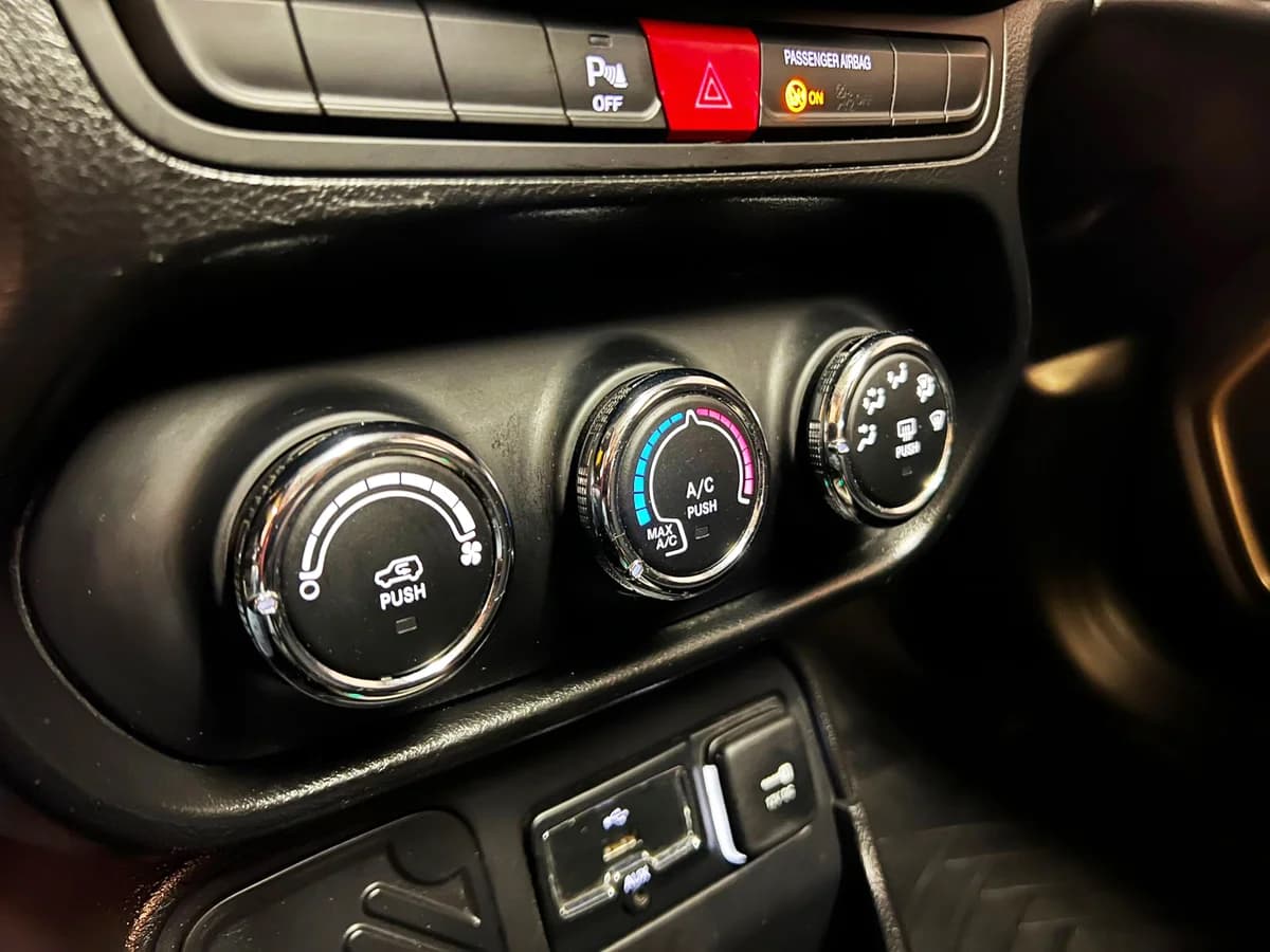 JEEP RENEGADE SPORT 1.7 2018 - Imagen 17