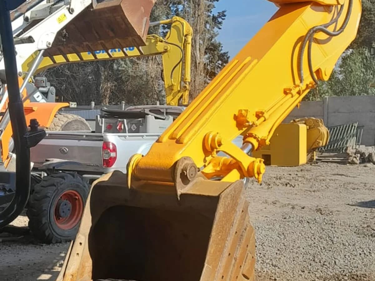 HYUNDAI ROBEX 220 2018 - Imagen 3
