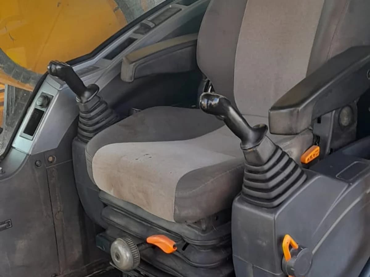 HYUNDAI ROBEX 220 2018 - Imagen 13