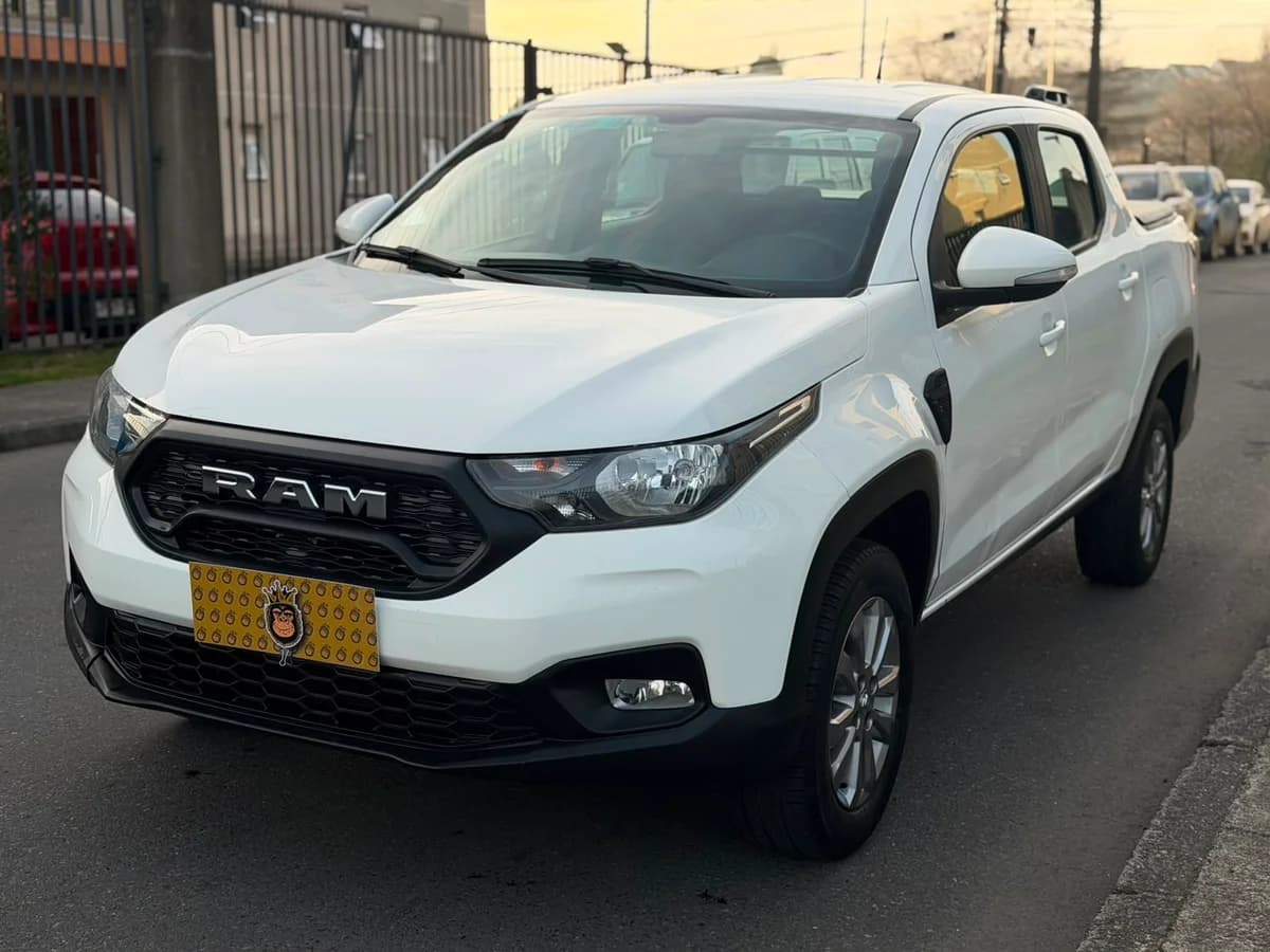 RAM 700 BIGHORN DCAB 1.3 2024 - Imagen 3