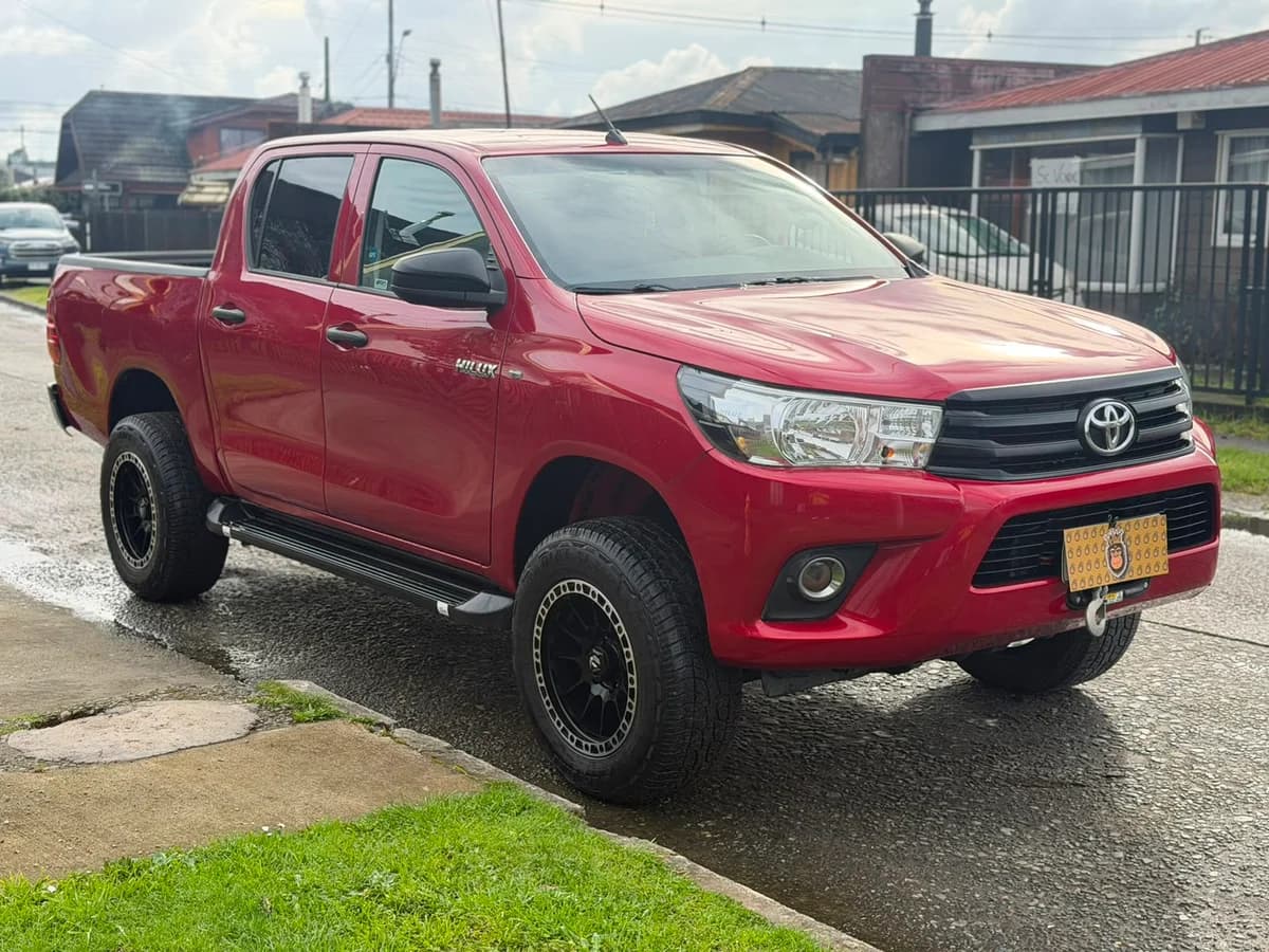 TOYOTA HILUX 2.4 DX DIESEL DCAB. 4X4 MT 4P 2021 - Imagen 1