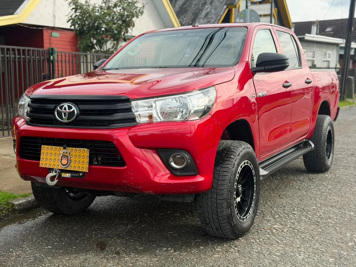 TOYOTA HILUX 2.4 DX DIESEL DCAB. 4X4 MT 4P 2021 - Imagen 3