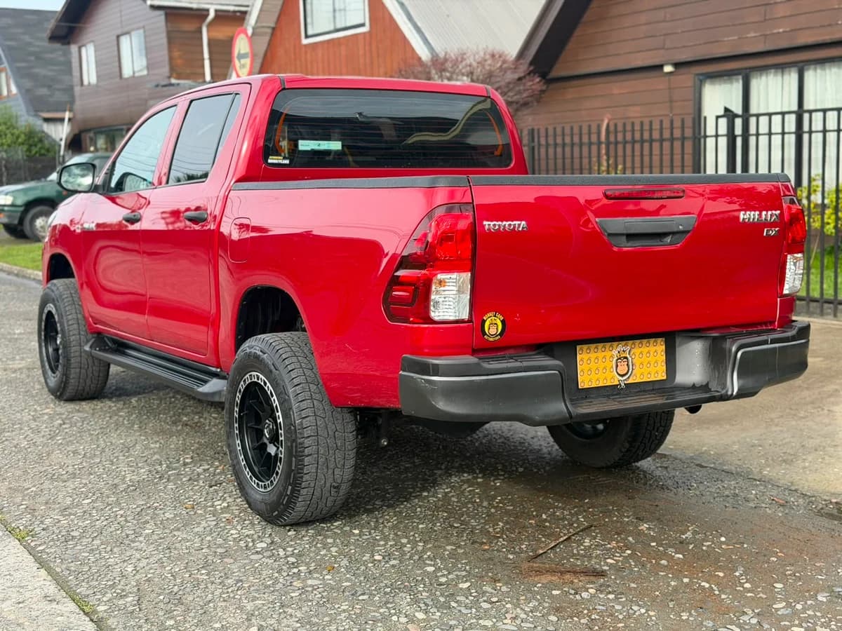 TOYOTA HILUX 2.4 DX DIESEL DCAB. 4X4 MT 4P 2021 - Imagen 4