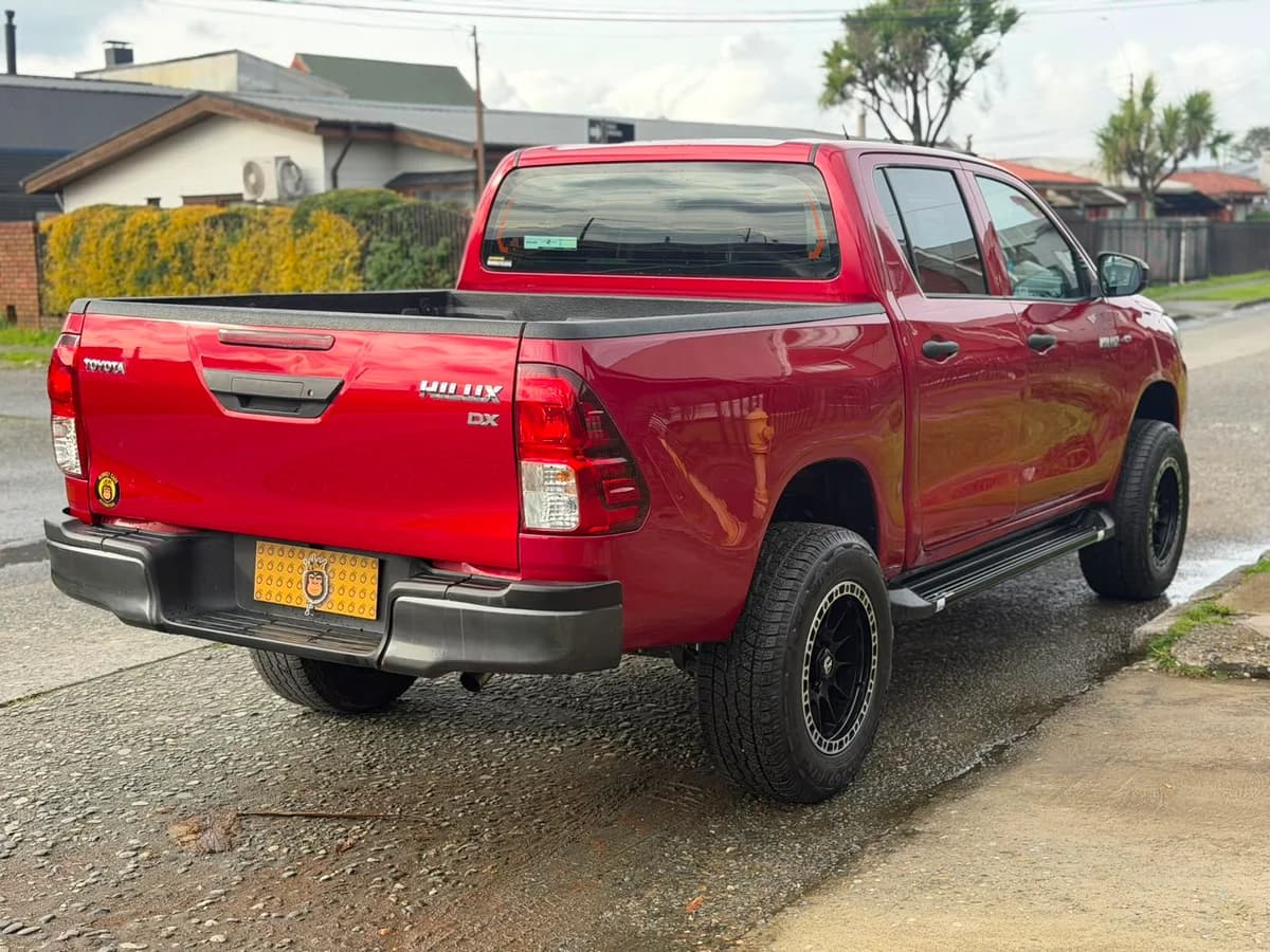 TOYOTA HILUX 2.4 DX DIESEL DCAB. 4X4 MT 4P 2021 - Imagen 6