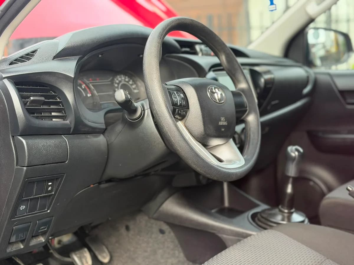 TOYOTA HILUX 2.4 DX DIESEL DCAB. 4X4 MT 4P 2021 - Imagen 9