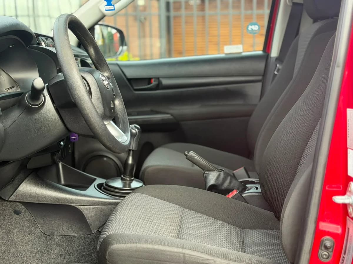 TOYOTA HILUX 2.4 DX DIESEL DCAB. 4X4 MT 4P 2021 - Imagen 11