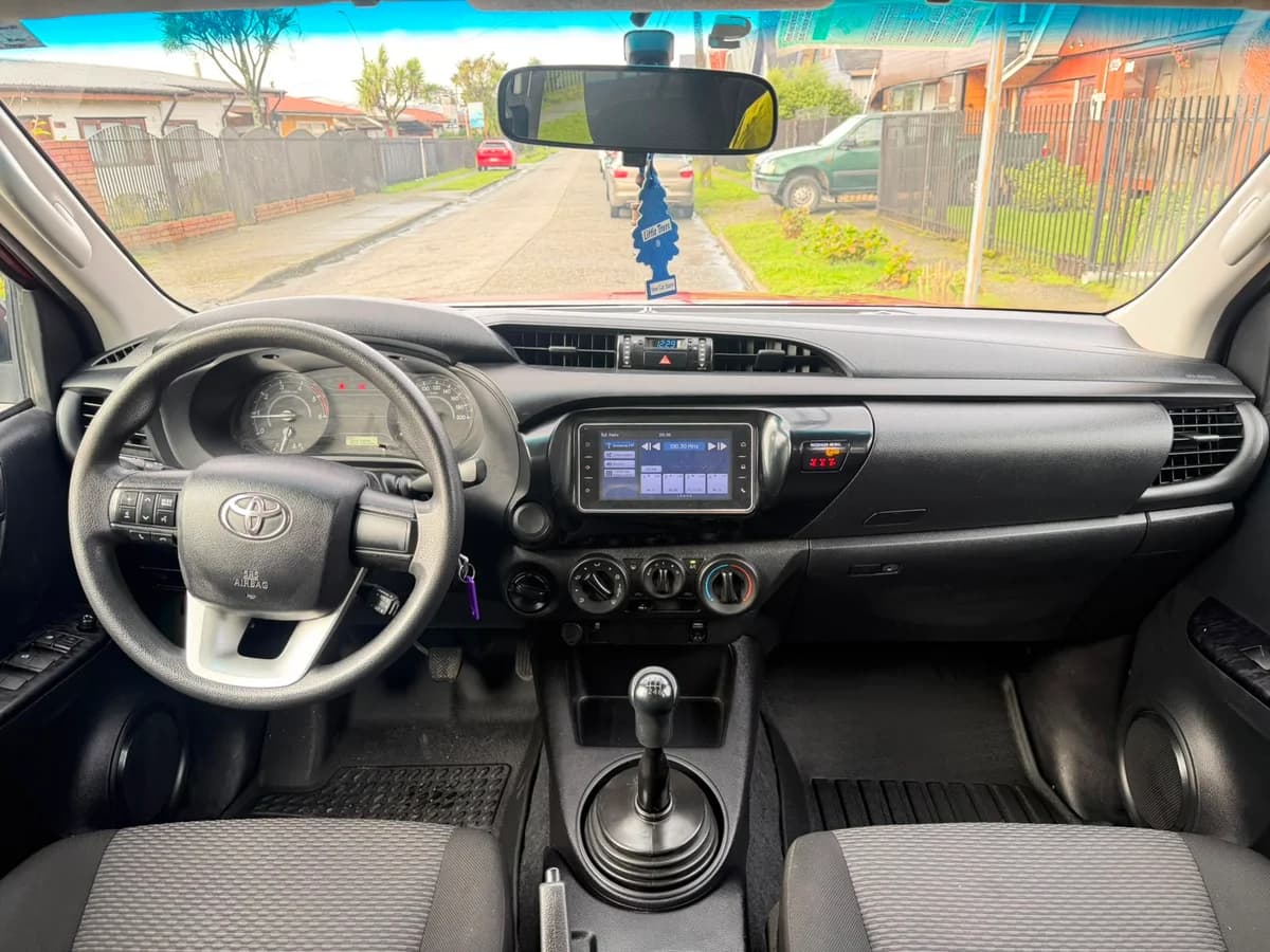 TOYOTA HILUX 2.4 DX DIESEL DCAB. 4X4 MT 4P 2021 - Imagen 12