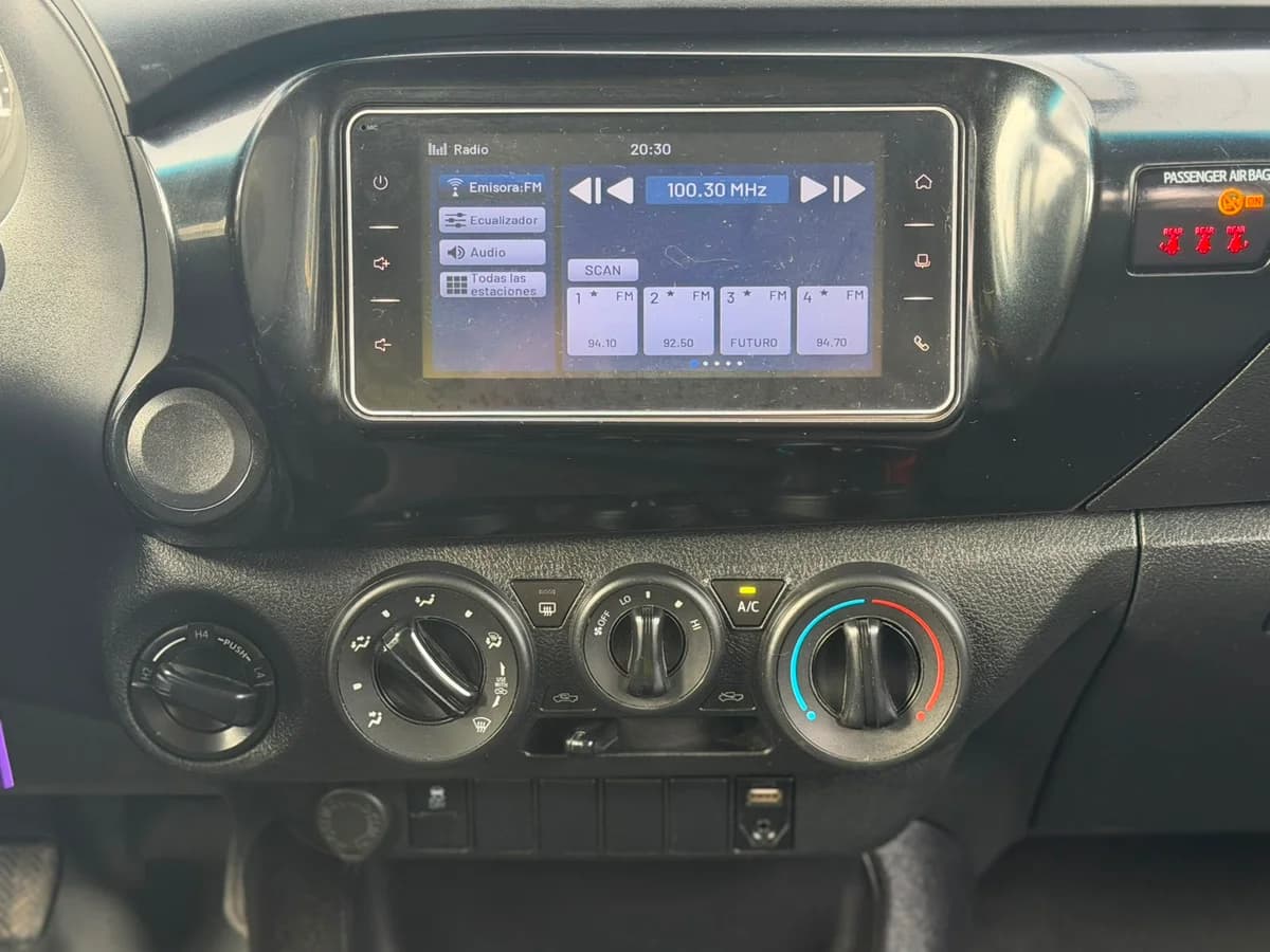 TOYOTA HILUX 2.4 DX DIESEL DCAB. 4X4 MT 4P 2021 - Imagen 13