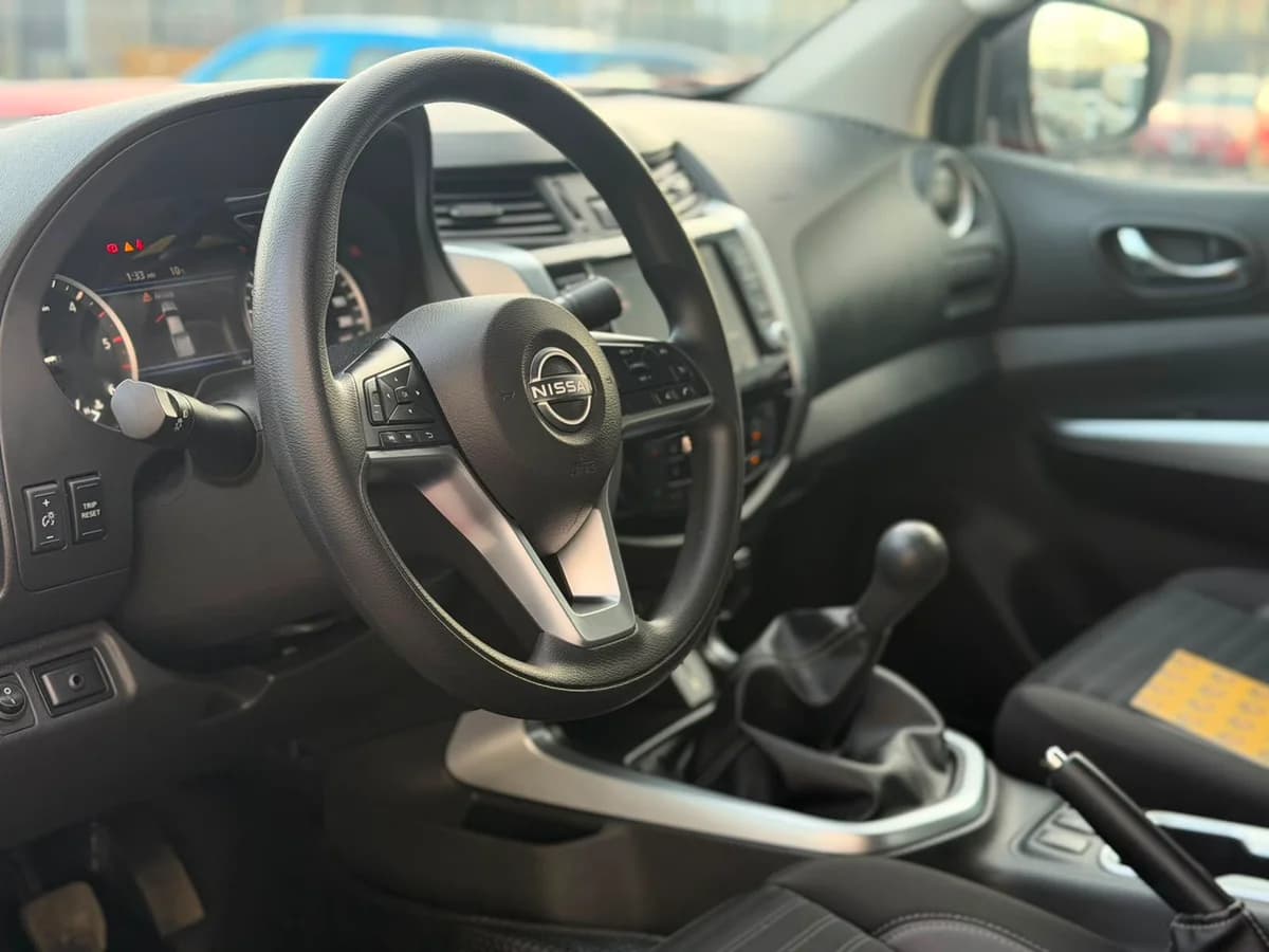 NISSAN NAVARA D CAB 2.3 XE DIESEL 4X4 DOB.CAB. MT 4P 2024 - Imagen 8