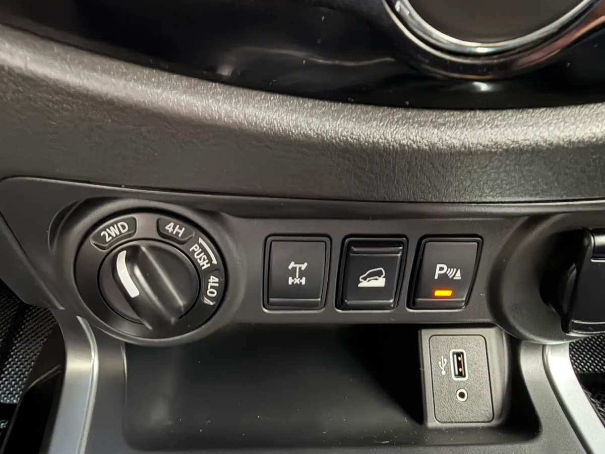 NISSAN NAVARA D CAB 2.3 XE DIESEL 4X4 DOB.CAB. MT 4P 2024 - Imagen 11