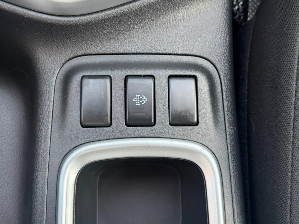 NISSAN NAVARA D CAB 2.3 XE DIESEL 4X4 DOB.CAB. MT 4P 2024 - Imagen 12