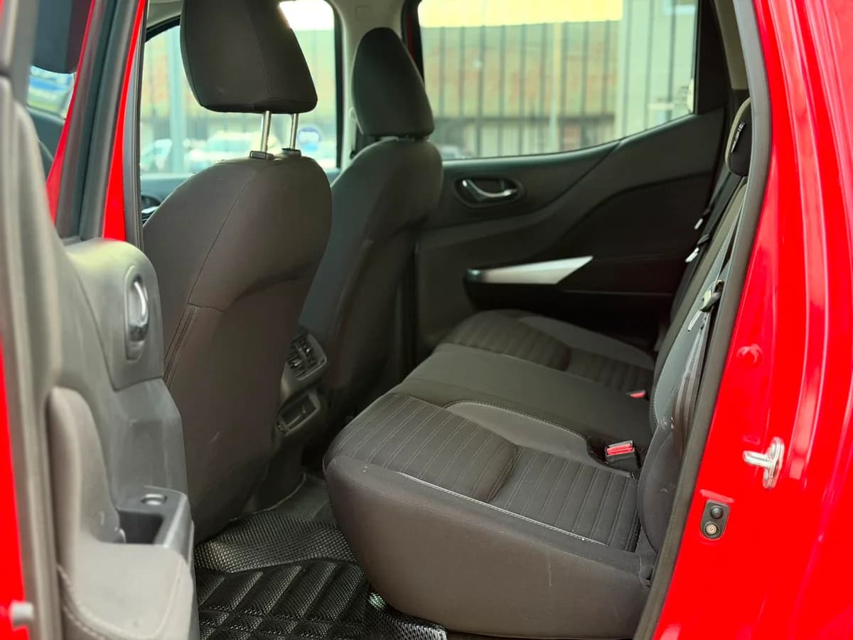 NISSAN NAVARA D CAB 2.3 XE DIESEL 4X4 DOB.CAB. MT 4P 2024 - Imagen 13