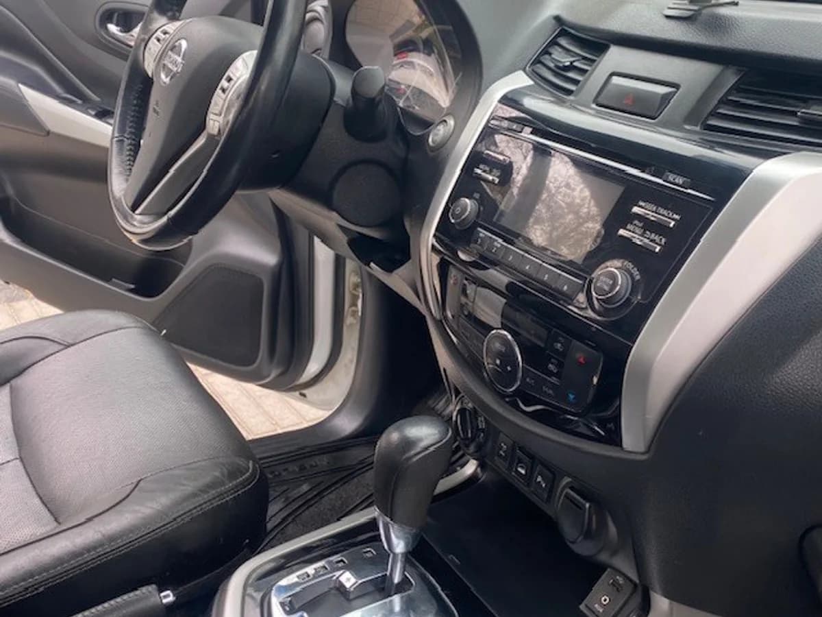 NISSAN NP300 4x4 2.3 Autom. 2019 - Imagen 10