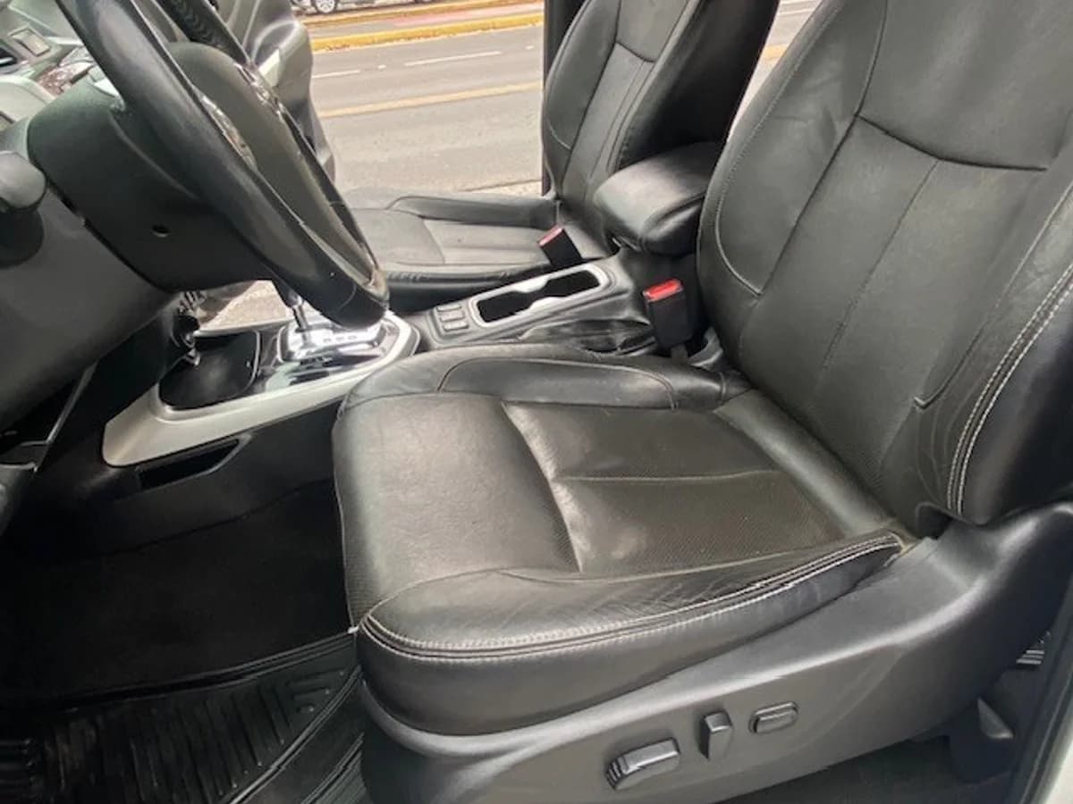 NISSAN NP300 4x4 2.3 Autom. 2019 - Imagen 19