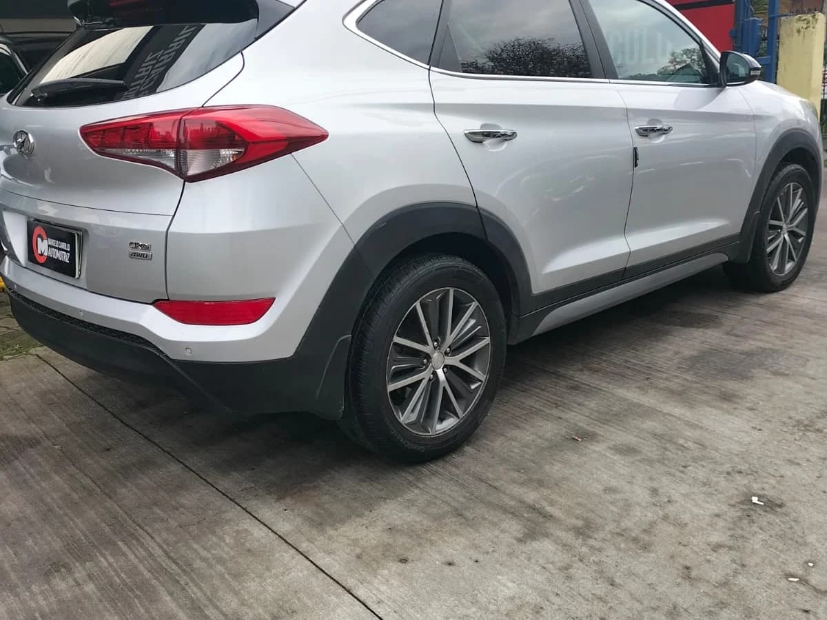 HYUNDAI TUCSON TL CRDI GLS 4WD 2.0 AT 2017 - Imagen 3