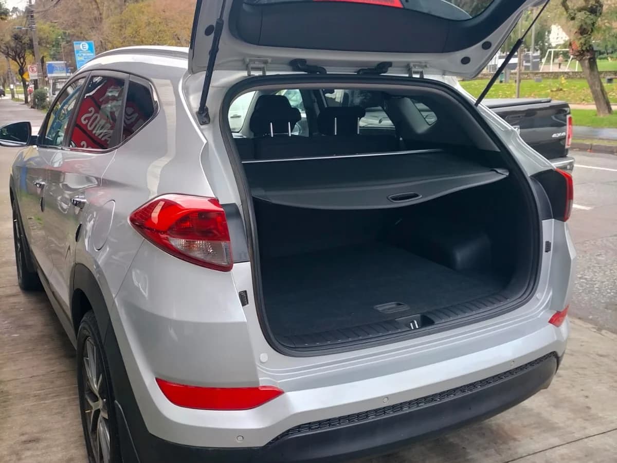 HYUNDAI TUCSON TL CRDI GLS 4WD 2.0 AT 2017 - Imagen 10