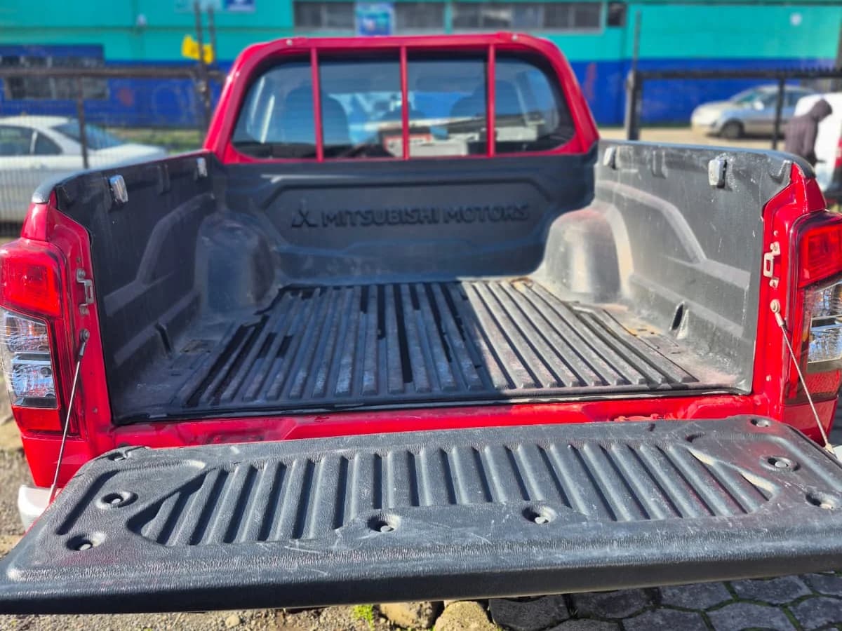 MITSUBISHI l200 KATANA CRT 2.4 DIESEL 4X2 2022 - Imagen 4