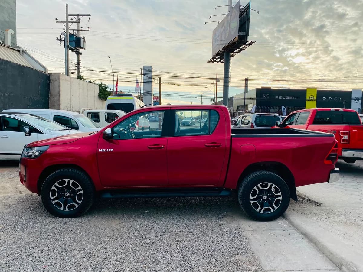 TOYOTA HILUX SR 2.8L 2021 - Imagen 11