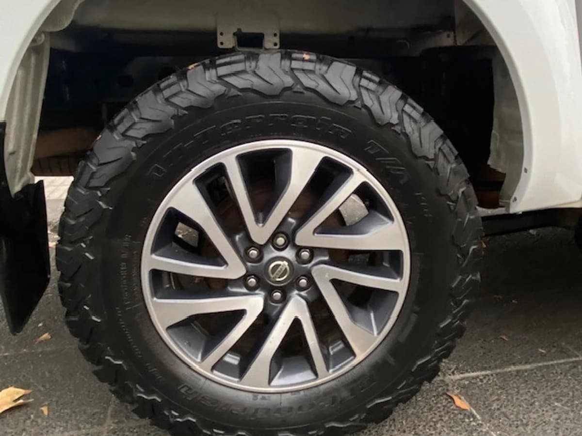 NISSAN NP300 4x4 2.3 Autom. 1 dueño. 2019 - Imagen 9