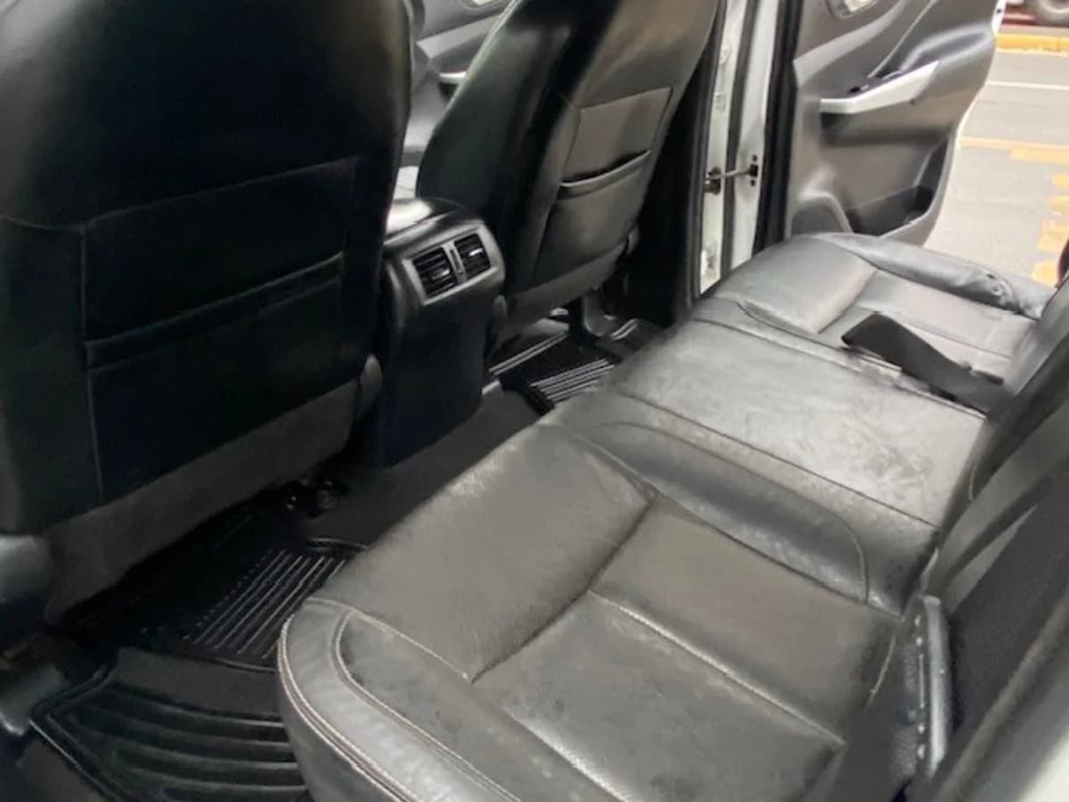 NISSAN NP300 4x4 2.3 Autom. 1 dueño. 2019 - Imagen 17