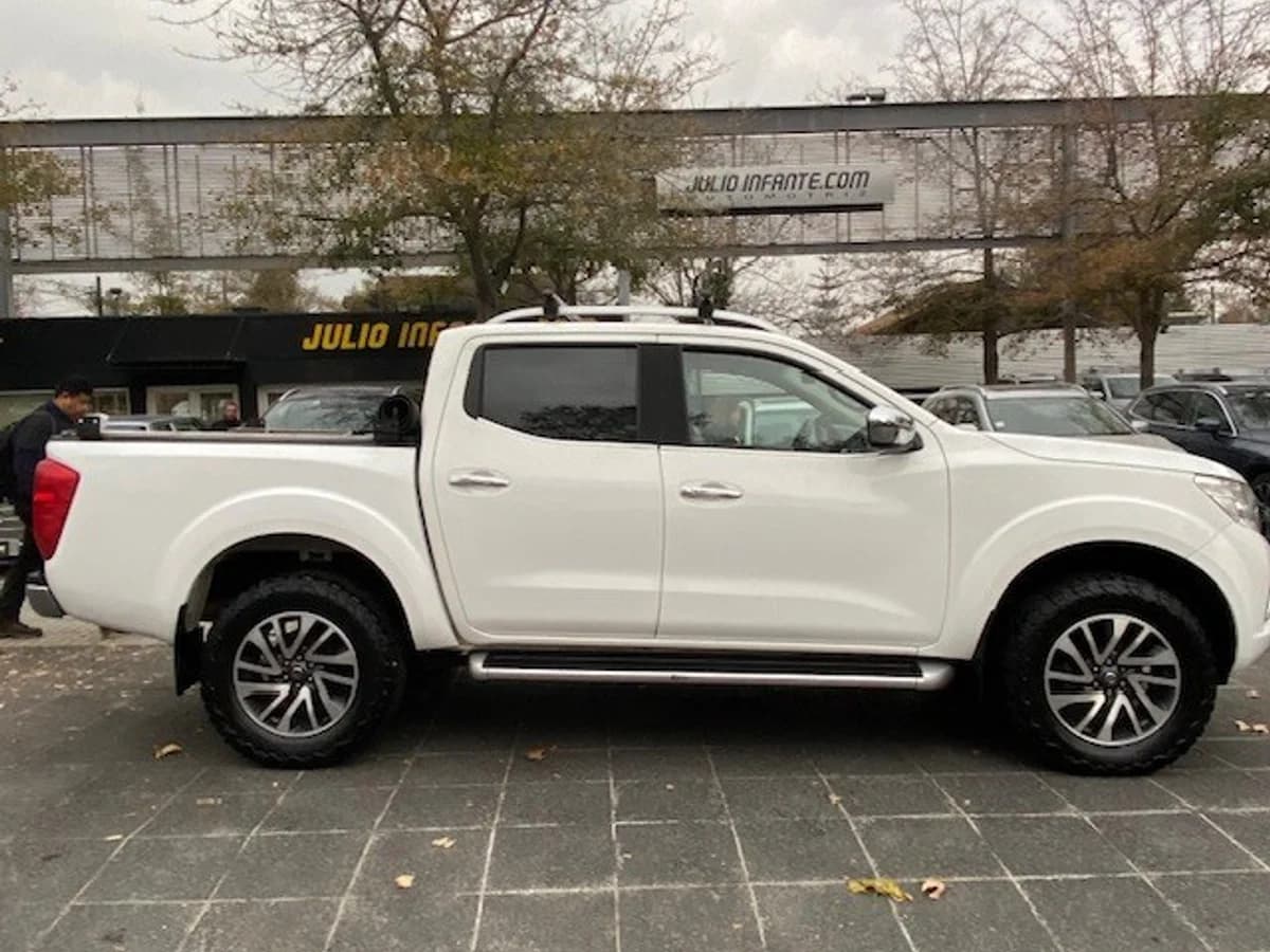 NISSAN NP300 4x4 2.3 Autom. 1 dueño. 2019 - Imagen 3