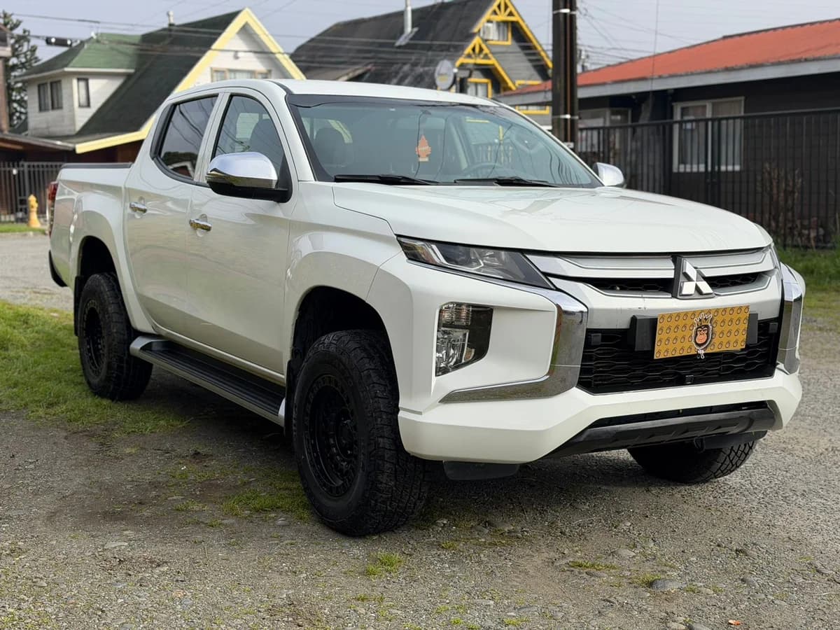 MITSUBISHI l200 KATANA 4X4 2.4 2022 - Imagen 1