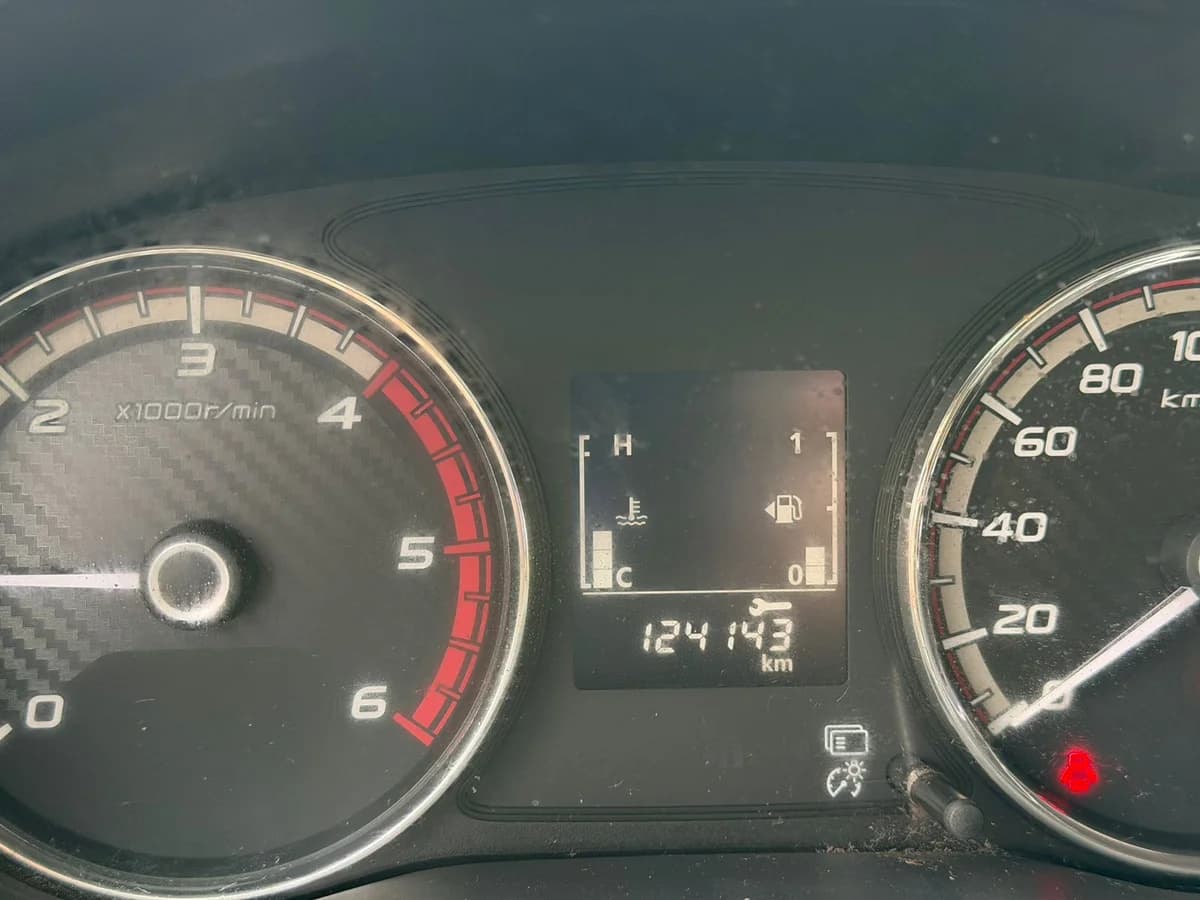MITSUBISHI l200 KATANA 4X4 2.4 2022 - Imagen 10