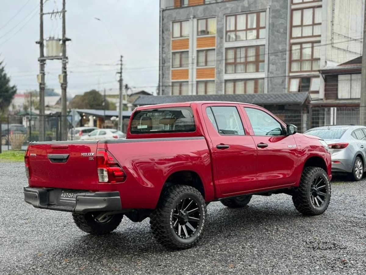 TOYOTA HILUX 2.4 DX DIESEL DCAB TSS 4X4 MT 4P 2024 - Imagen 2