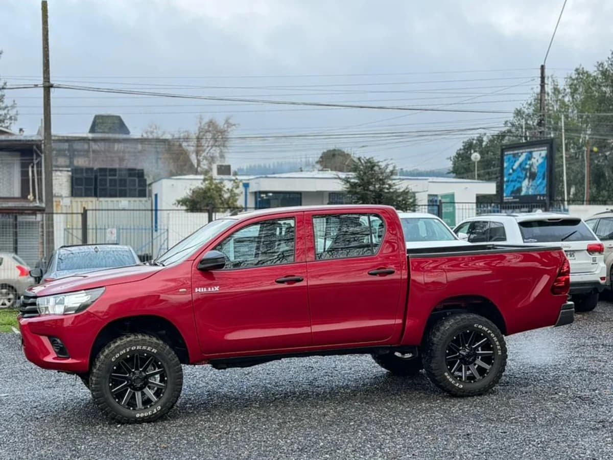 TOYOTA HILUX 2.4 DX DIESEL DCAB TSS 4X4 MT 4P 2024 - Imagen 4