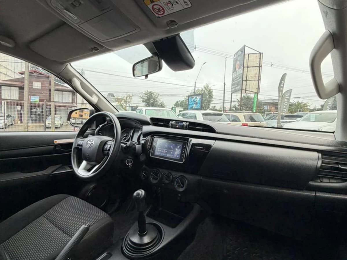 TOYOTA HILUX 2.4 DX DIESEL DCAB TSS 4X4 MT 4P 2024 - Imagen 5