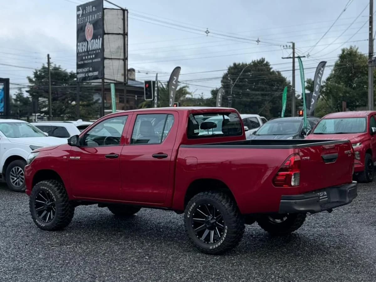 TOYOTA HILUX 2.4 DX DIESEL DCAB TSS 4X4 MT 4P 2024 - Imagen 9