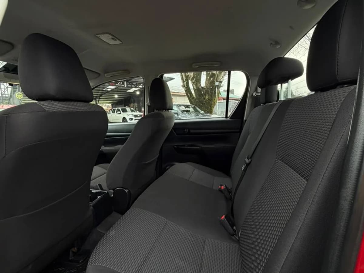 TOYOTA HILUX 2.4 DX DIESEL DCAB TSS 4X4 MT 4P 2024 - Imagen 10