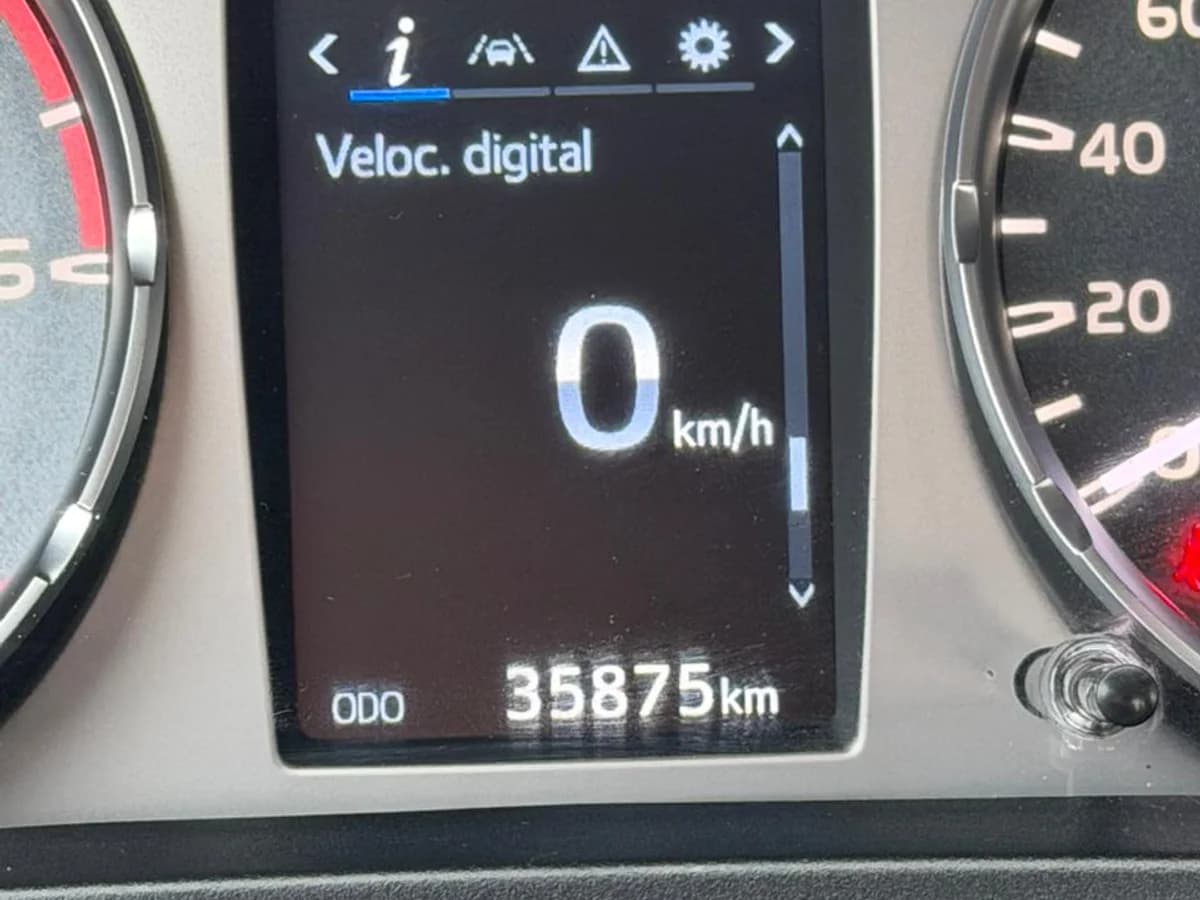 TOYOTA HILUX 2.4 DX DIESEL DCAB TSS 4X4 MT 4P 2024 - Imagen 11