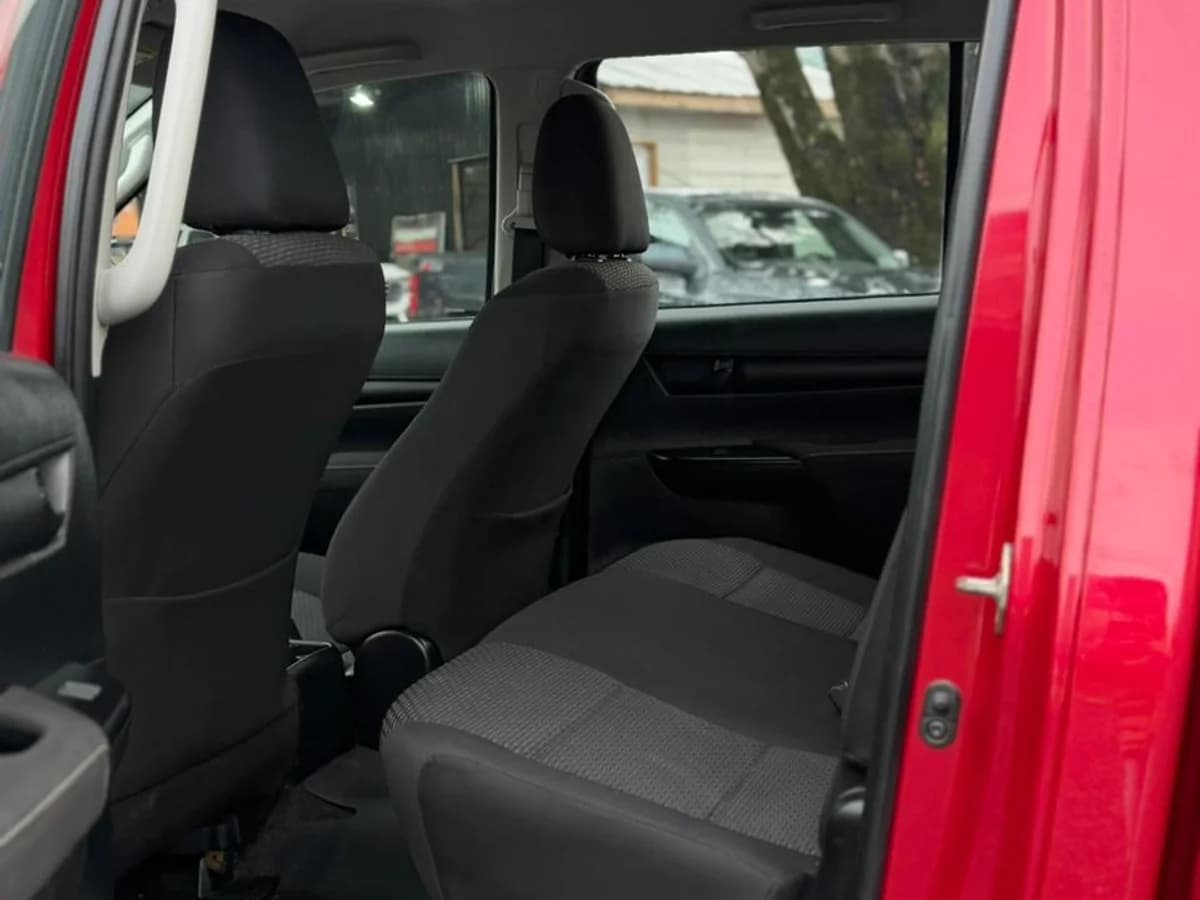 TOYOTA HILUX 2.4 DX DIESEL DCAB TSS 4X4 MT 4P 2024 - Imagen 12