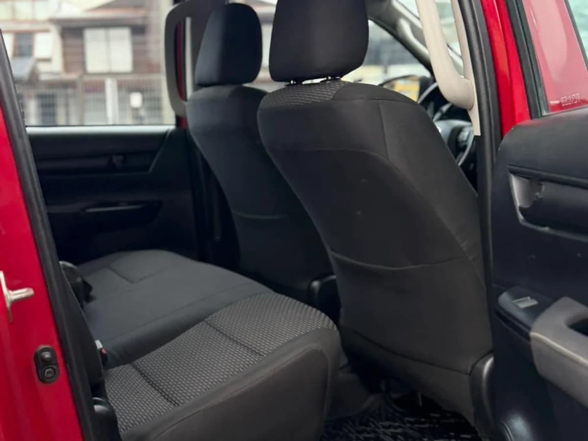 TOYOTA HILUX 2.4 DX DIESEL DCAB TSS 4X4 MT 4P 2024 - Imagen 14