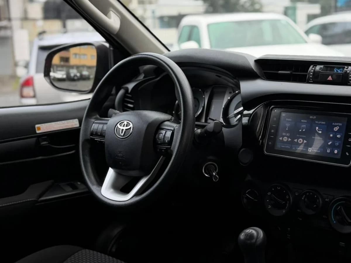 TOYOTA HILUX 2.4 DX DIESEL DCAB TSS 4X4 MT 4P 2024 - Imagen 16