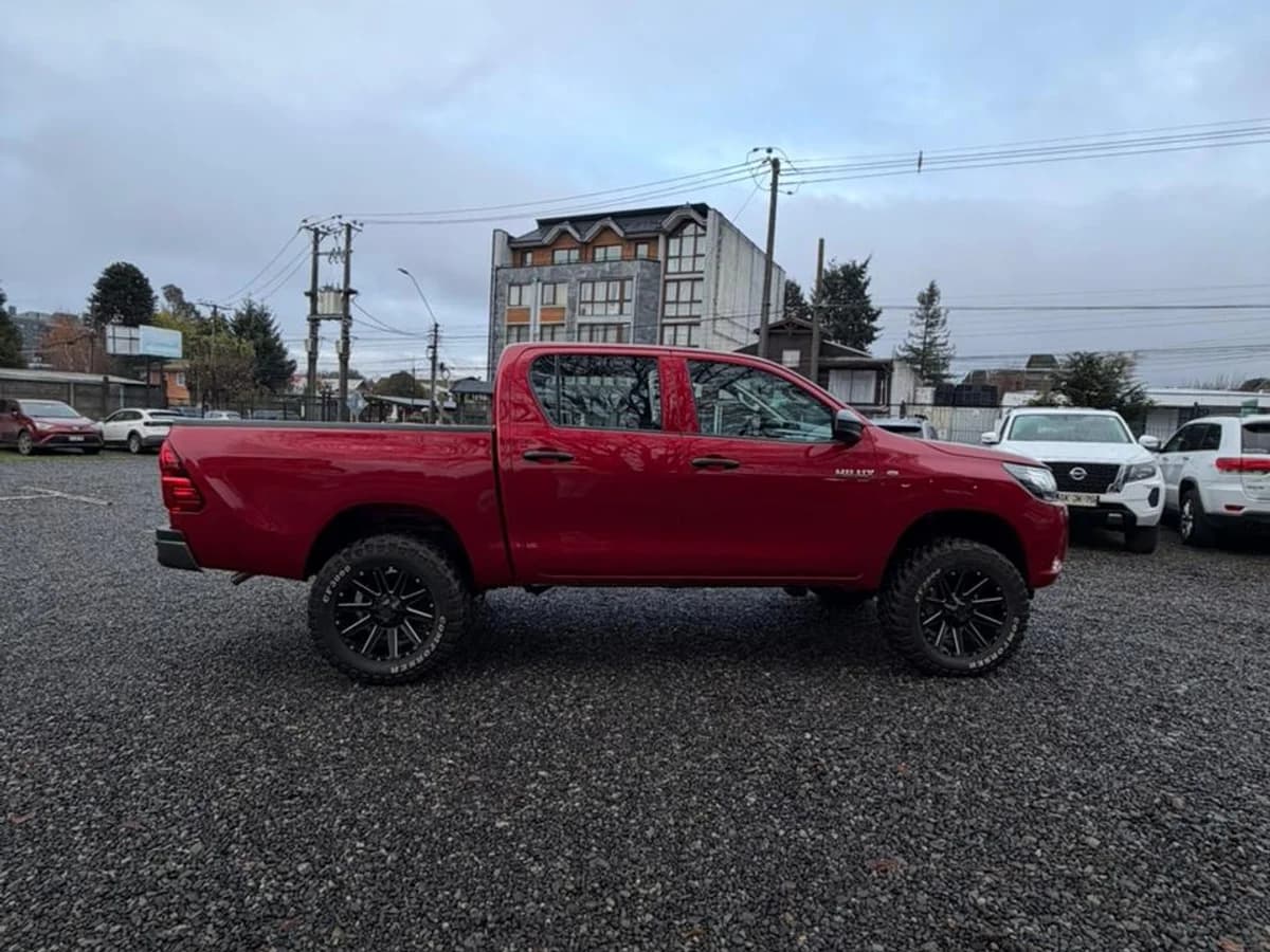 TOYOTA HILUX 2.4 DX DIESEL DCAB TSS 4X4 MT 4P 2024 - Imagen 21