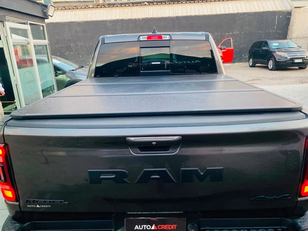 RAM 1500 REBEL CREW DCAB 4X4 AUT 5.7 2023 - Imagen 4