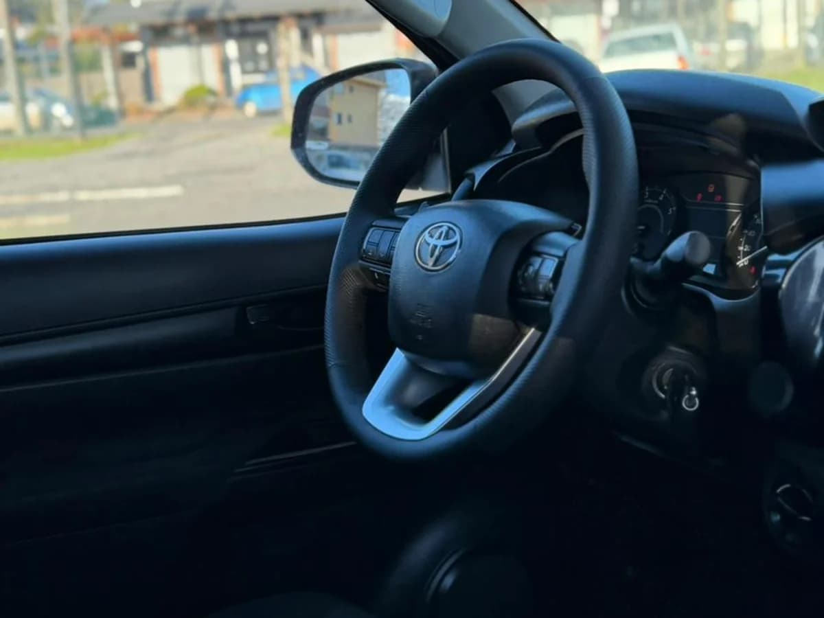 TOYOTA HILUX DX DCAB 4x4 2.4 MT 2021 - Imagen 17
