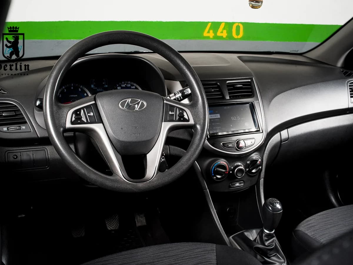 HYUNDAI Accent RB 1.4 Caja sexta Aire 2019 - Imagen 12